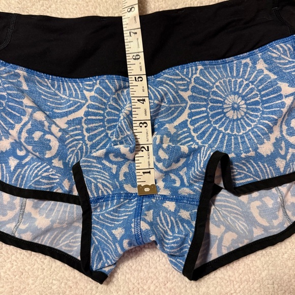 Lululemon Run: Speed Short Beachy Floral White Fossil Black Athletic Shorts - Picture 7 of 13
